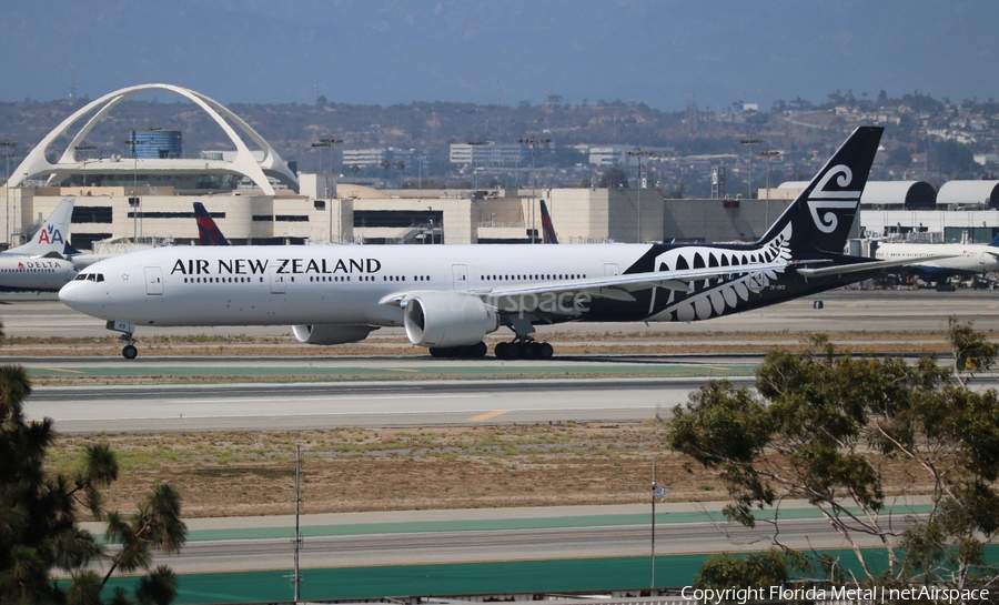 Air New Zealand Boeing 777-319(ER) (ZK-OKS) | Photo 324988