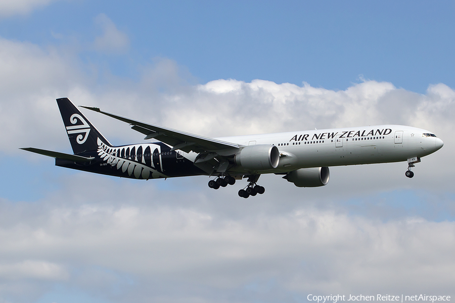 Air New Zealand Boeing 777-319(ER) (ZK-OKS) | Photo 109080