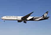 Air New Zealand Boeing 777-319(ER) (ZK-OKS) at  London - Heathrow, United Kingdom