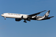 Air New Zealand Boeing 777-319(ER) (ZK-OKS) at  London - Heathrow, United Kingdom