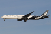 Air New Zealand Boeing 777-319(ER) (ZK-OKS) at  London - Heathrow, United Kingdom