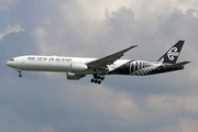 Air New Zealand Boeing 777-319(ER) (ZK-OKS) at  London - Heathrow, United Kingdom