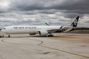 Air New Zealand Boeing 777-319(ER) (ZK-OKS) at  Melbourne, Australia