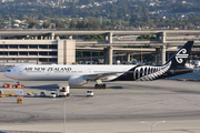 Air New Zealand Boeing 777-319(ER) (ZK-OKS) at  San Francisco - International, United States
