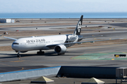 Air New Zealand Boeing 777-319(ER) (ZK-OKS) at  San Francisco - International, United States