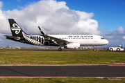 Air New Zealand Airbus A320-232 (ZK-OXC) at  Auckland - International, New Zealand