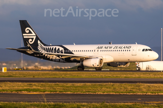 Air New Zealand Airbus A320-232 (ZK-OXF) at  Auckland - International, New Zealand