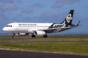 Air New Zealand Airbus A320-232 (ZK-OXF) at  Auckland - International, New Zealand