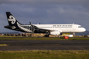 Air New Zealand Airbus A320-232 (ZK-OXJ) at  Auckland - International, New Zealand