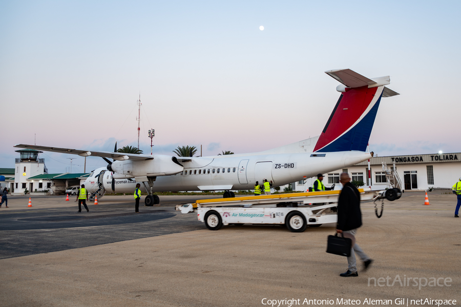 CemAir Bombardier DHC-8-402Q (ZS-DHD) | Photo 633798