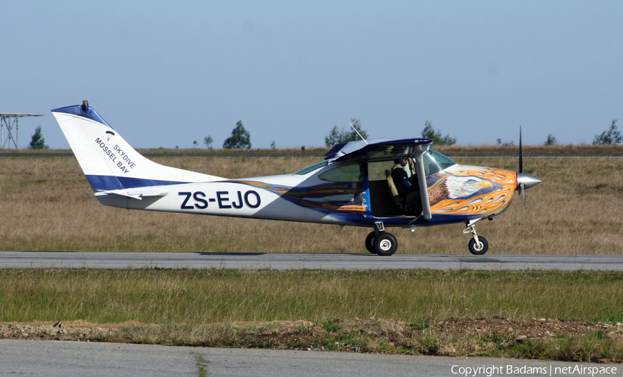 Skydive Mossel Bay Cessna 182J Skylane (ZS-EJO) | Photo 358744
