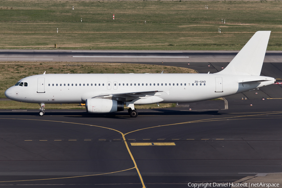 Global Aviation Airbus A320-231 (ZS-GAO) | Photo 425692