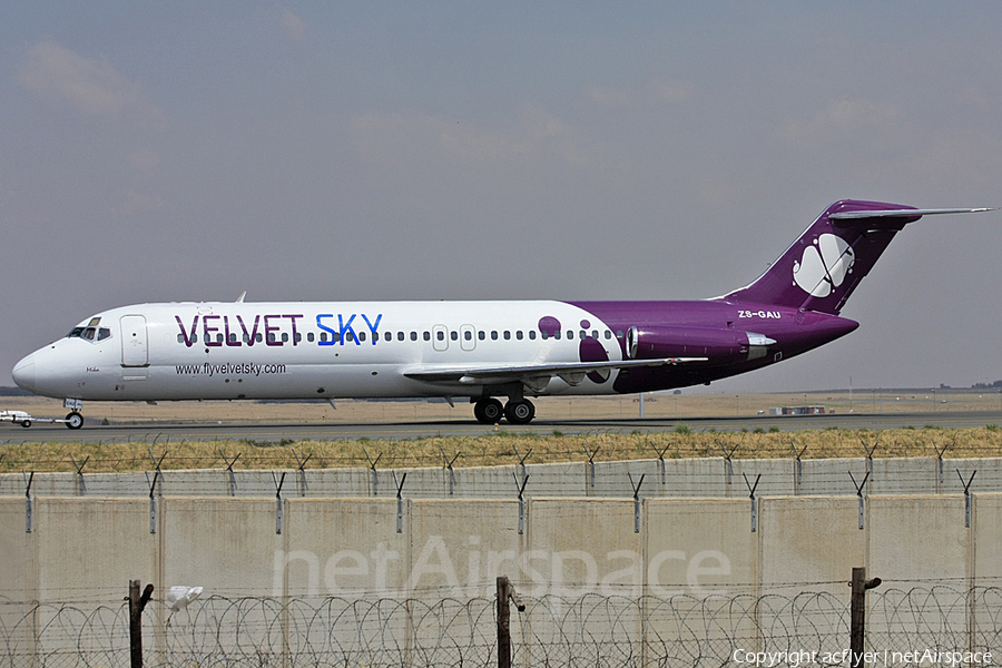 Velvet Sky McDonnell Douglas DC-9-32 (ZS-GAU) | Photo 264675