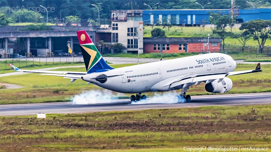 South African Airways Airbus A330-243 (ZS-SXX) | Photo 396166
