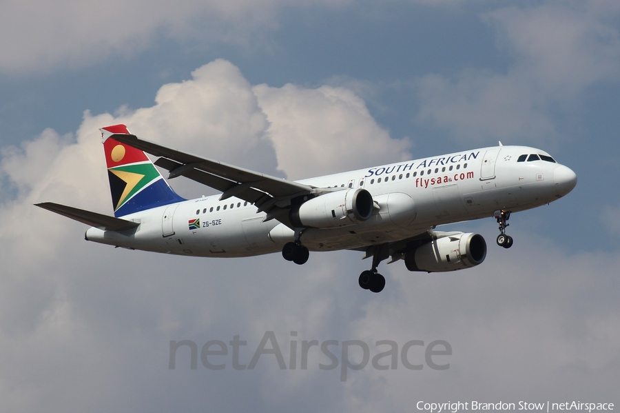 South African Airways Airbus A320-232 (ZS-SZE) | Photo 355838