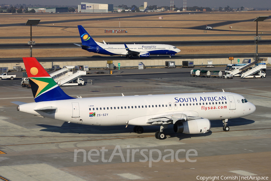 South African Airways Airbus A320-232 (ZS-SZY) | Photo 8676
