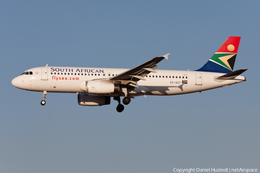 South African Airways Airbus A320-232 (ZS-SZY) | Photo 427396