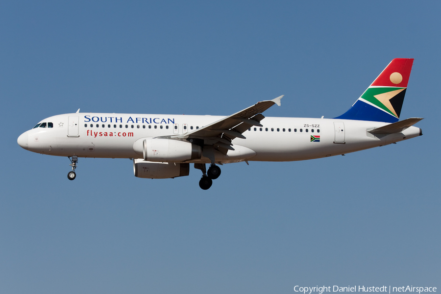 South African Airways Airbus A320-232 (ZS-SZZ) | Photo 444989